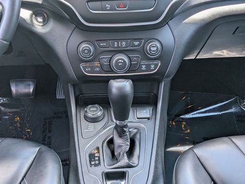 Used 2019 Jeep Cherokee Latitude Plus AWD/4WD image 20