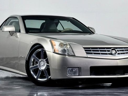 Used 2006 Cadillac XLR RWD image 17