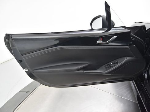 Used 2025 MAZDA MX-5 Miata RF Club RWD image 40