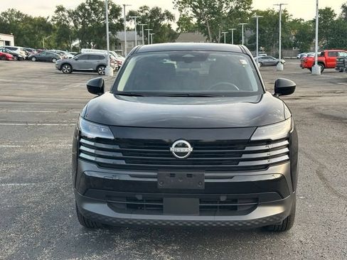 Used 2025 Nissan Kicks SV AWD/4WD image 2