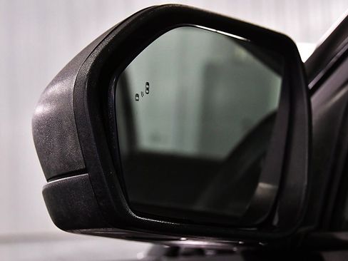 Used 2022 Ford Explorer XLT w/ Equipment Group 202A image 14