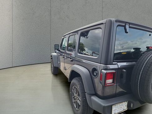 Used 2024 Jeep Wrangler Unlimited Sport AWD/4WD image 3