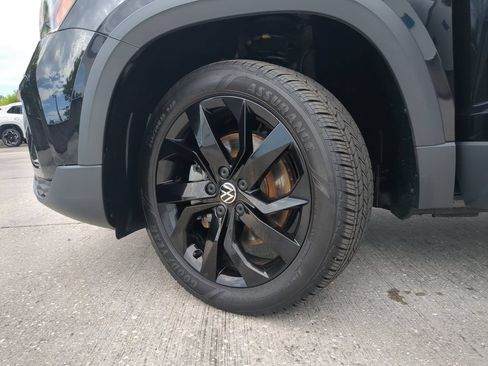 Certified 2023 Volkswagen Taos SE FWD image 32