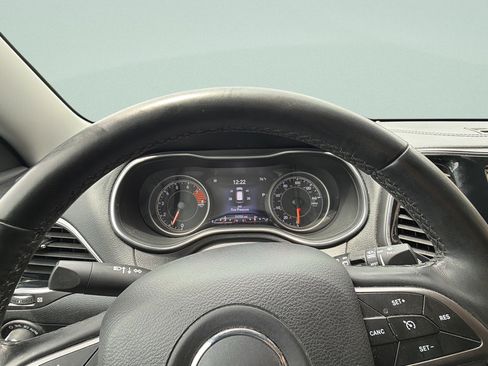 Used 2019 Jeep Cherokee Limited AWD/4WD image 13