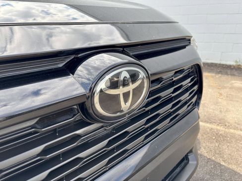 Used 2021 Toyota RAV4 XLE AWD/4WD image 30