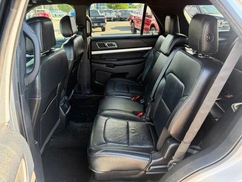 Used 2016 Ford Explorer XLT w/ Equipment Group 202A AWD/4WD image 10