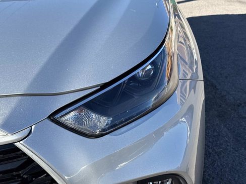 Used 2023 Toyota Highlander XLE image 10