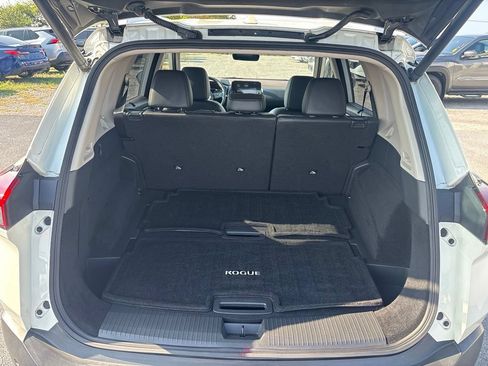 Used 2023 Nissan Rogue SL w/ SL Premium Package FWD image 9