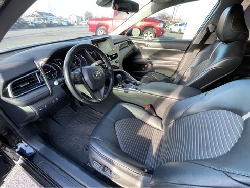 Used 2021 Toyota Camry SE image 2