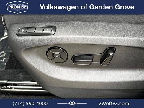 New 2026 Volkswagen Tiguan SEL R-Line AWD/4WD image 16