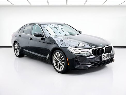 Used 2023 BMW 530e w/ Premium Package image 3