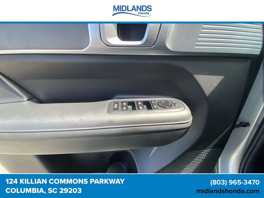 Used 2025 Hyundai Santa Fe SEL AWD/4WD image 17