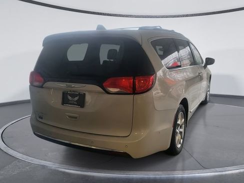 Used 2019 Chrysler Pacifica Touring-L Plus w/ Advanced Safetytec Group image 6