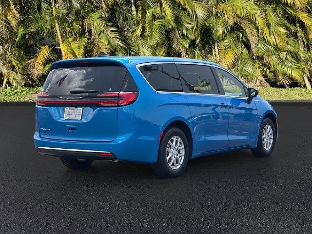 New 2027 Chrysler Pacifica Select FWD image 5
