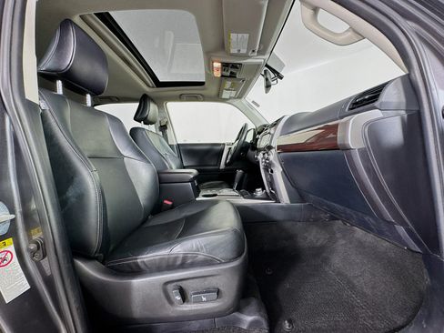 Used 2016 Toyota 4Runner Limited AWD/4WD image 31