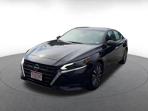 Used 2025 Nissan Altima 2.5 SV FWD image 7