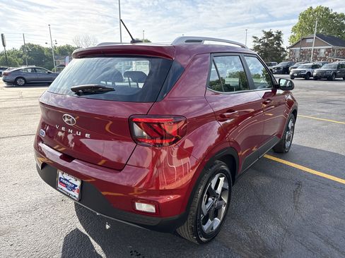 Used 2025 Hyundai Venue SEL FWD image 8