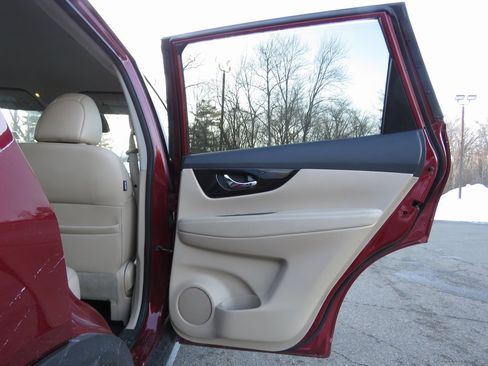 Used 2018 Nissan Rogue SL image 14