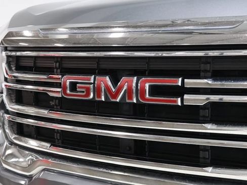 Used 2021 GMC Acadia SLE w/ Driver Convenience Package FWD image 10