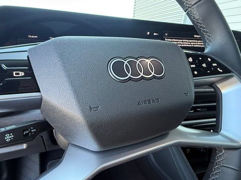 Used 2025 Audi Q5 Premium w/ Convenience Package AWD/4WD image 26