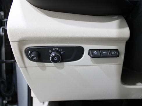 Used 2023 Buick Envision Avenir image 9