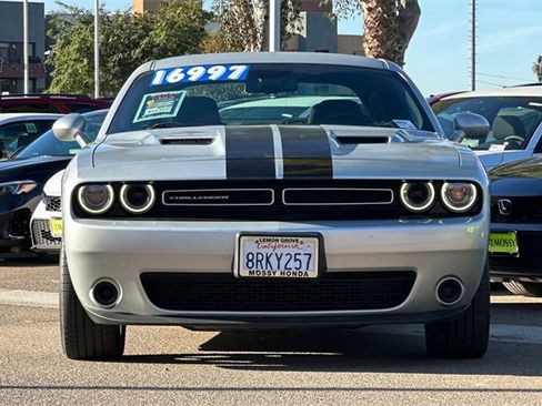 Used 2019 Dodge Challenger SXT image 10