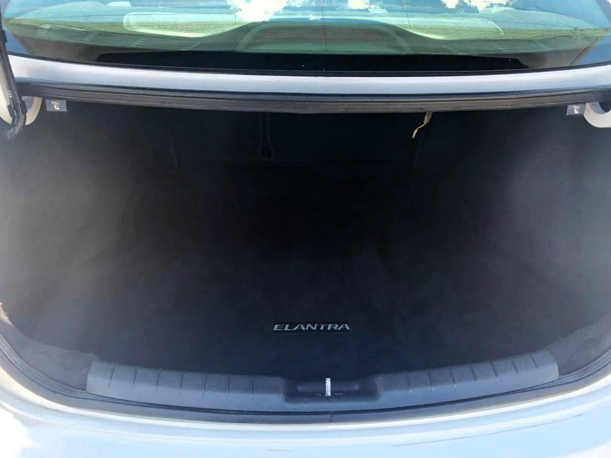 Used 2020 Hyundai Elantra Sedan FWD image 26