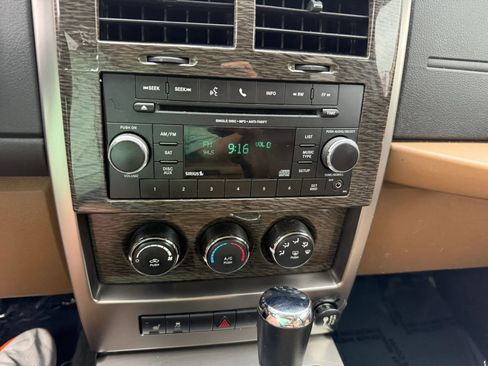 Used 2012 Jeep Liberty Limited RWD image 15