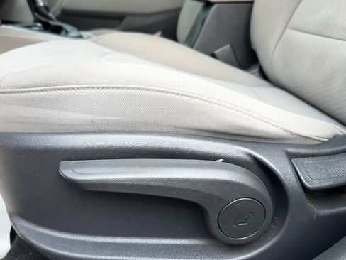 Used 2020 Hyundai Elantra SE FWD image 22