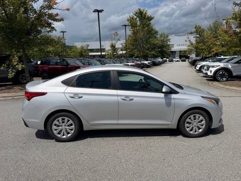 Used 2022 Hyundai Accent SE FWD image 6