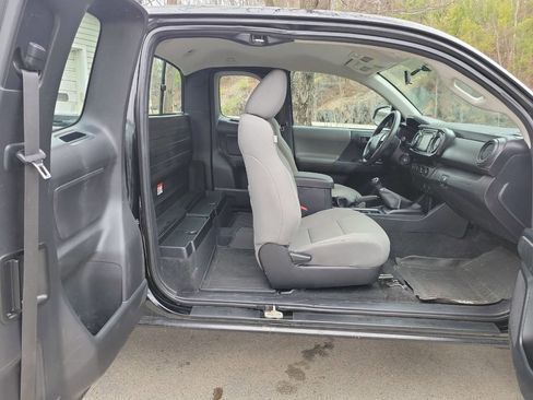 Used 2017 Toyota Tacoma 4x4 Access Cab image 15