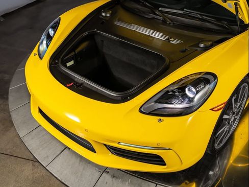 Used 2023 Porsche 718 Cayman RWD image 16