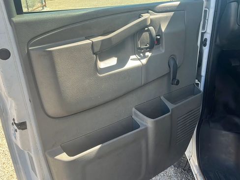 Used 2016 Chevrolet Express 3500 RWD image 10