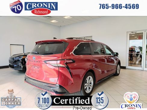 Used 2023 Toyota Sienna XSE AWD/4WD image 1
