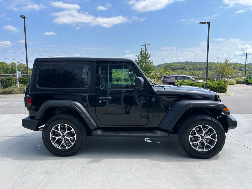 Used 2025 Jeep Wrangler Sport AWD/4WD image 18