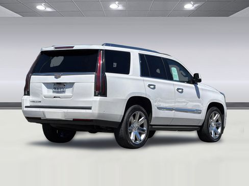 Used 2017 Cadillac Escalade Premium Luxury AWD/4WD image 3