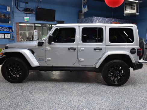 Used 2024 Jeep Wrangler Unlimited Sahara w/ Technology Group AWD/4WD image 8