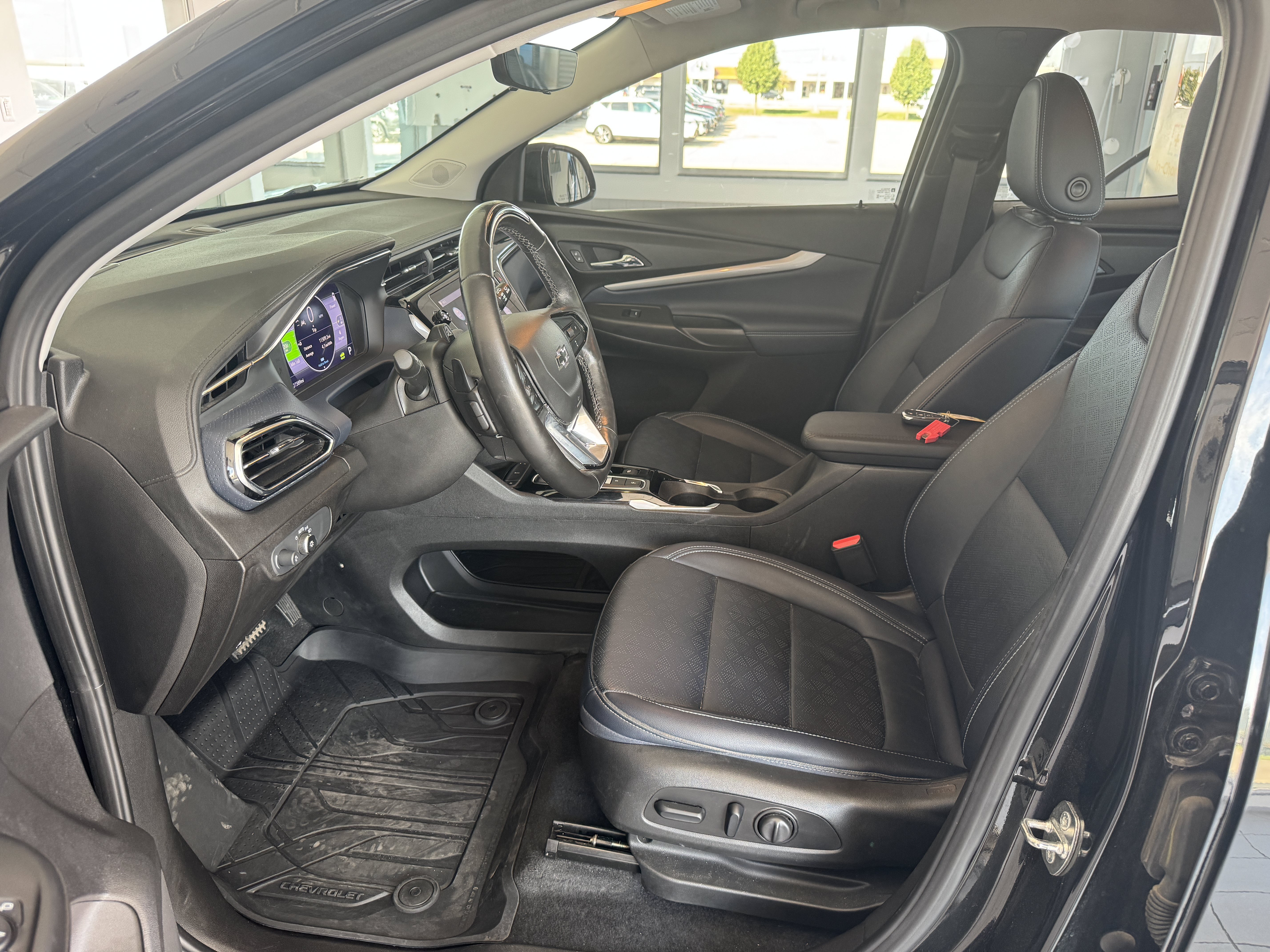 Used 2022 Chevrolet Bolt EUV Premier w/ Super Cruise Package FWD image 2