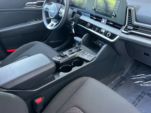 Certified 2025 Kia Sportage LX AWD/4WD image 18