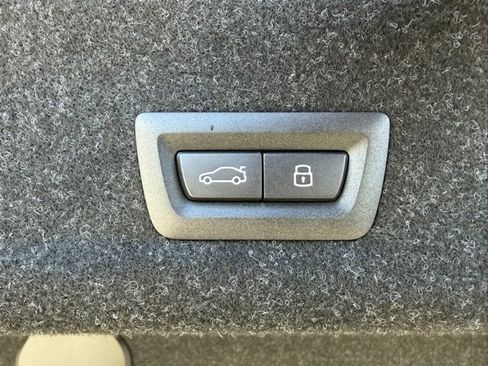 New 2026 BMW 330i Sedan w/ M Sport Package image 10