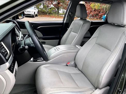Certified 2016 Toyota Highlander Limited Platinum image 7