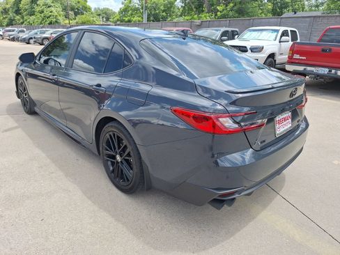 Used 2025 Toyota Camry SE w/ Convenience Package FWD image 4