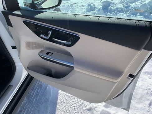 Used 2025 Mercedes-Benz GLC 300 4MATIC image 14