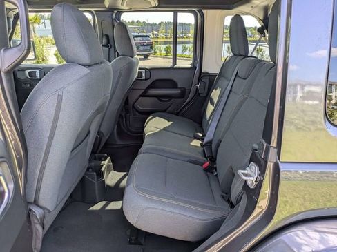 Used 2025 Jeep Wrangler Unlimited Sahara AWD/4WD image 26