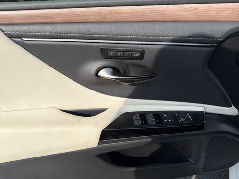 Used 2025 Lexus ES 350 w/ Premium Package FWD image 13