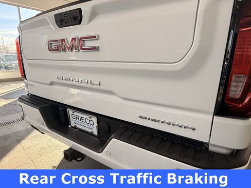 Used 2022 GMC Sierra 1500 Denali image 9
