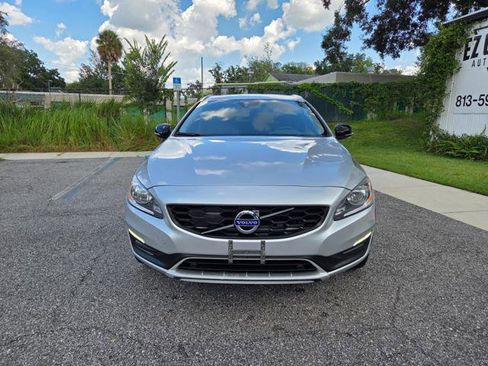 Used 2018 Volvo V60 T5 Cross Country image 13