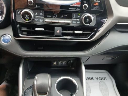 Used 2022 Toyota Highlander XLE image 22