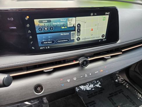 Used 2024 Nissan Ariya FWD image 30