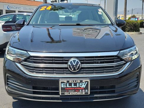 Used 2024 Volkswagen Jetta SE image 30